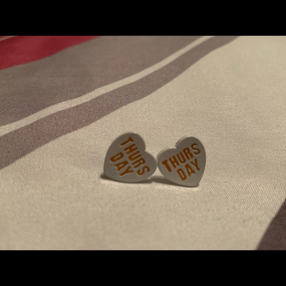 Heart Weekday Earrings - Picture 4 of 6